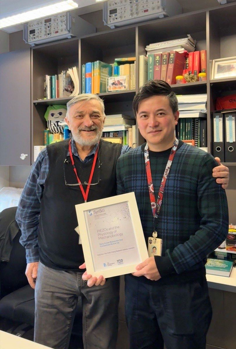 Boris Martinac and Yang Guo with the SynSci2026 certificate